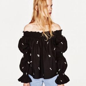 Zara EUC Off Shoulder Floral Embroidery Blouse Top Size S